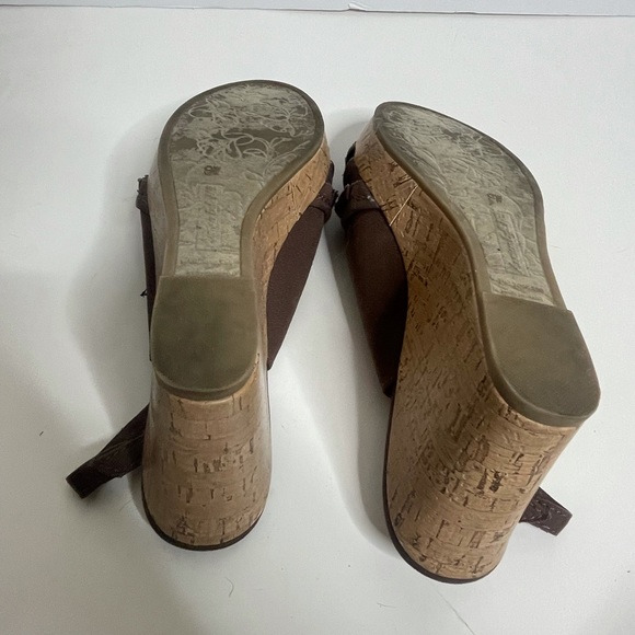 American Eagle Brown Wedge Sandal Heels Size 9 Women’s With Ruffles - Picture 8 of 8